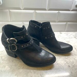 Black booties faux leather